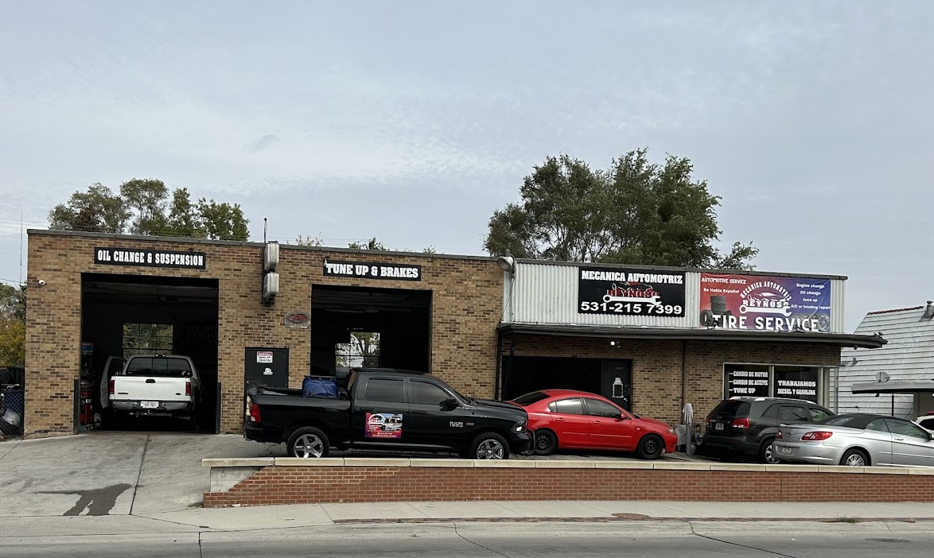 Llantera Automotriz Reynoso Maple St location in North Omaha
